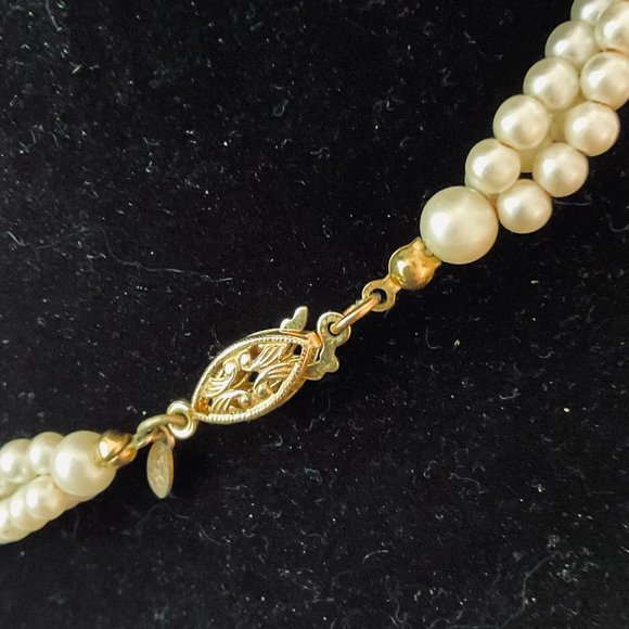 VINTAGE Napier Women's Triple Strand Twisted Faux Pearl Necklace EUC - Picture 4 of 5
